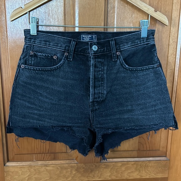 A&F High Rise 4” Short - Picture 2 of 5